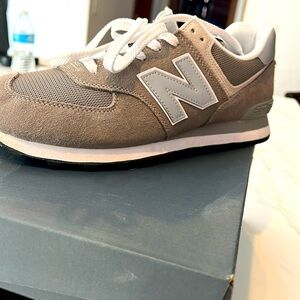 New Balance Men’s size 11.5 Excellent Condition.